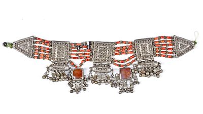 AN ISLAMIC SILVER NECKLACE, YEMEN, 19TH CENTURY. Richly decorated with intricate filigree panels 