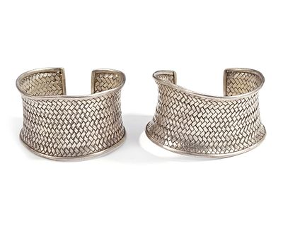 A PAIR OF SILVER BRACELETS, OMAN, 19TH CENTURY. Finely crafted with an intricate woven pattern 
