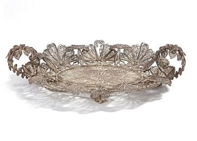 AN INDIAN SILVER FILIGREE TRAY, 19TH CENTURY. The oval body is adorned with intricate openwork 