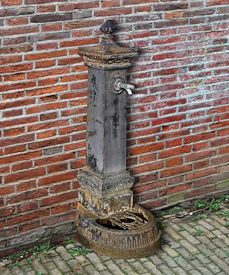 A FRENCH CAST IRON FOUNTAIN, 19TH CENTURY. Height 123 cm. Depth 50 cm.