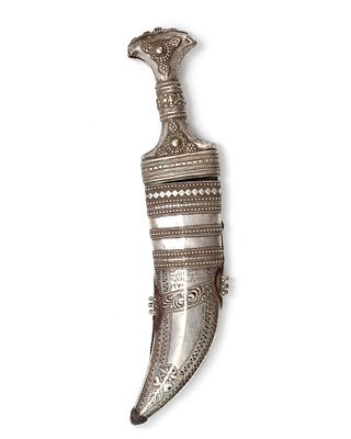 A SILVER DAGGER, YEMEN, EARLY 20TH CENTURY. An early 20th-century Yemeni silver dagger (janbiya) 