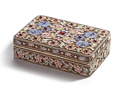A RUSSIAN FABERGE SILVER-GILT AND CLOISONN&Eacute; ENAMEL BOX, CIRCA 1900. A gilded silver Faberg&eacute; box 