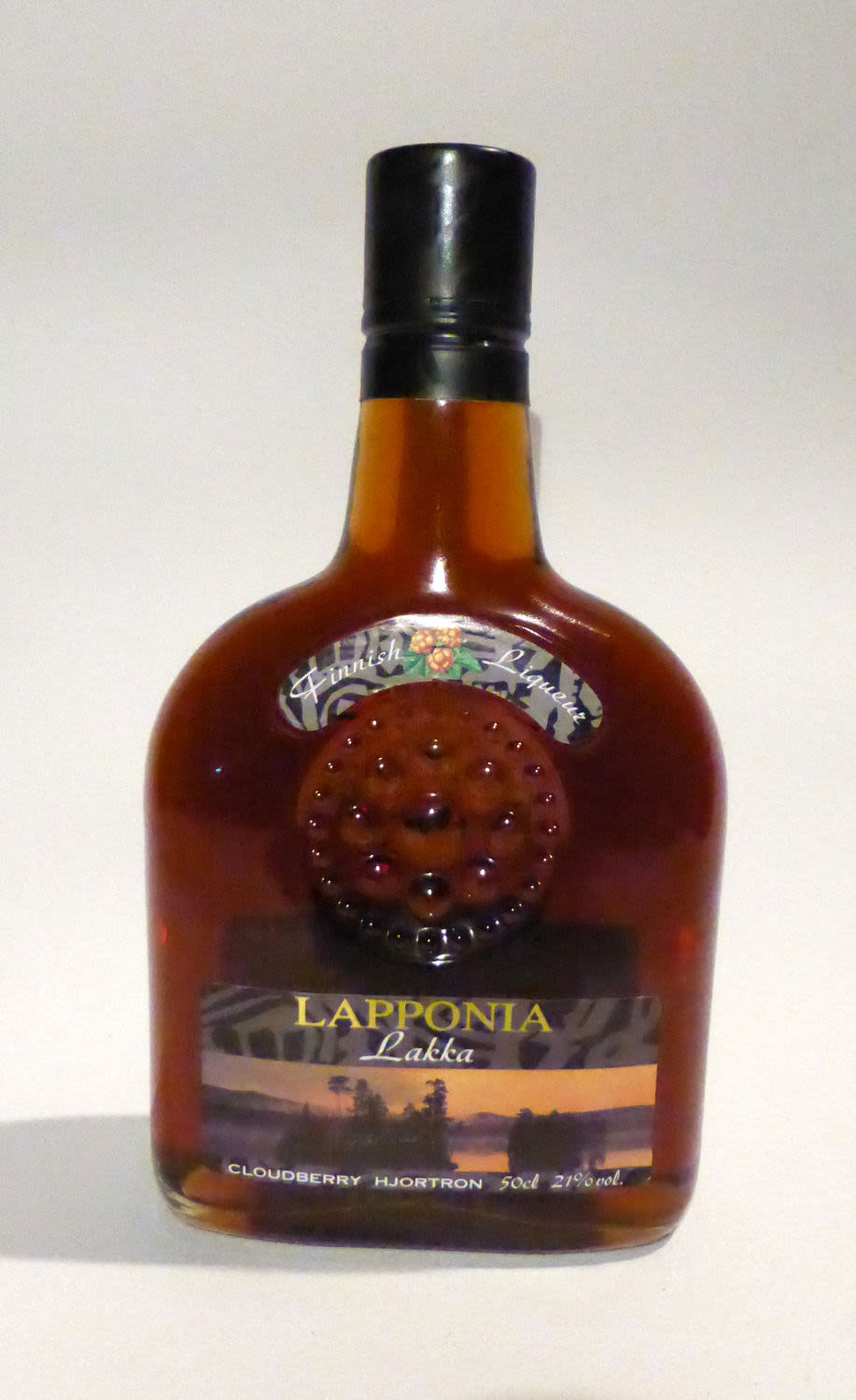 Ликер lapponia lingonberry. Ликер финляндии. Финский брусничный ликер. Ликер финляндии. Ликер лапландия.