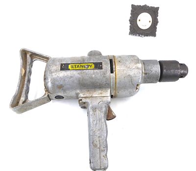 מברגת אימפקט של חברת Stanley, ככל הנראה דגם Stanley FatMax. 
מאפיינים עיקריים:
מברגות אימפקט של 