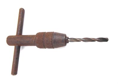 מחלץ ברגים שבורים או מחלץ קוביות/מוטות (Stud Extractor). 
שימוש: הוא מיועד להסרה קלה ויעילה של 