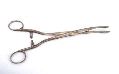 מלקחי וולסלום (Vulsellum Forceps). 
שימוש עיקרי:
מלקחי וולסלום הם מכשירים כירורגיים המשמשים 