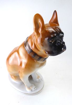 פסל גדול בדמות כלב בולדוג פורצלן רוסי סובייטי היצרן לומונוסוב
גובה 21 ס"מ רוחב 20 ס"מ מצב שלם 