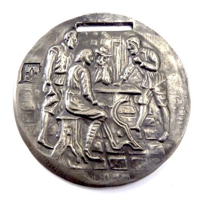 תבליט אירופאי עתיק מפליז קוטר 8.5 ס"מ משקל 155 גרם