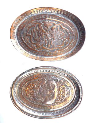 זוג צלחות נחושת פרסיות עתיקות בעיטורי תבליט יד אמן מידות 16.5X12 ס"מ יש ווי תליה