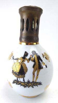 מנורת BERGER פורצלן עתיקה של לימוג' מעוטרת בציורי יד של רקדנים גובה 16.5 ס"מ קוטר במרכז 10 ס"מ 