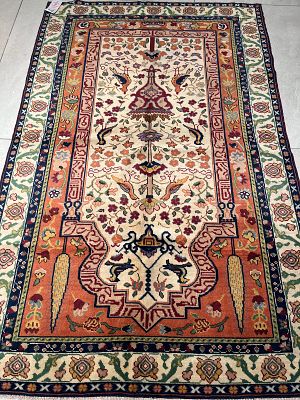 שטיח טורקי ישן עבודת יד עם דמות אגרטל מידה 194X123 ס"מ
( השטיח ישלח לבית הקונה ללא עלות משלוח )