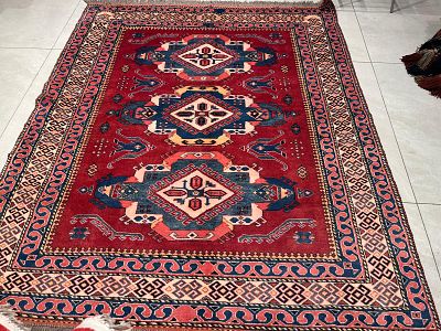 שטיח קווקזי עבודת יד מסוג קזאק מידה 213X181 ס"מ ( השטיח ישלח לבית הקונה ללא עלות משלוח )