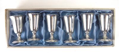 לוט 6 גביעי מתכת מוכספים וחתומים וינטג' במארז המקורי גובה כל גביע 7.5 ס"מ קוטר עליון 4.4 ס"מ