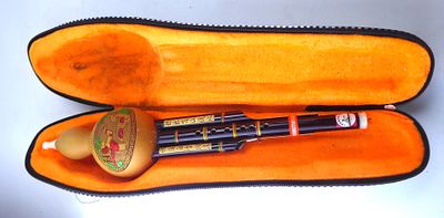 חליל יפני מיוחד מדלעת ובמבוק עבודת יד עם כיתוב מוזהב וציור על הדלעת בקופסה קשיחה לנשיאה והגנה 