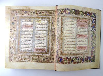 תנ"ך ליסבון מהדורת פקסימיליה מפוארת של כתב היד מ 1482 איורים בשלל צבעים מידות 30X24 ס"מ עב כרס 