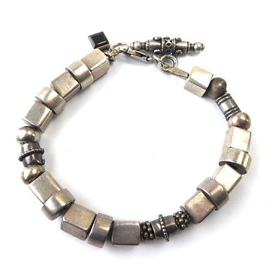 PANDORA צמיד כסף מודרני משקל 34 גרם אורך 22 ס"מ במצב פתוח קוטר 8 ס"מ חתום לכסף 925