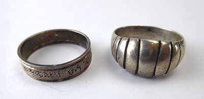 לוט טבעות כסף במשקל 10.2 גרם חתומות לכסף 925 אחת הטבעות טבעת קמע עם חריטת כיתוב בכל היקפה