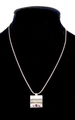 " שבלול " תליון כסף עם שיבוצים מורכב על שרשרת כסף שניהם חתומים לכסף 925 חברת שבלול משקל 10.1 גרם