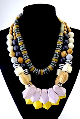 לוט 3 מחרוזות חרוזי עץ בגדלים שונים אורך במצב סגור 30 ס"מ 20 ס"מ בהתאמה מצב טוב מאוד