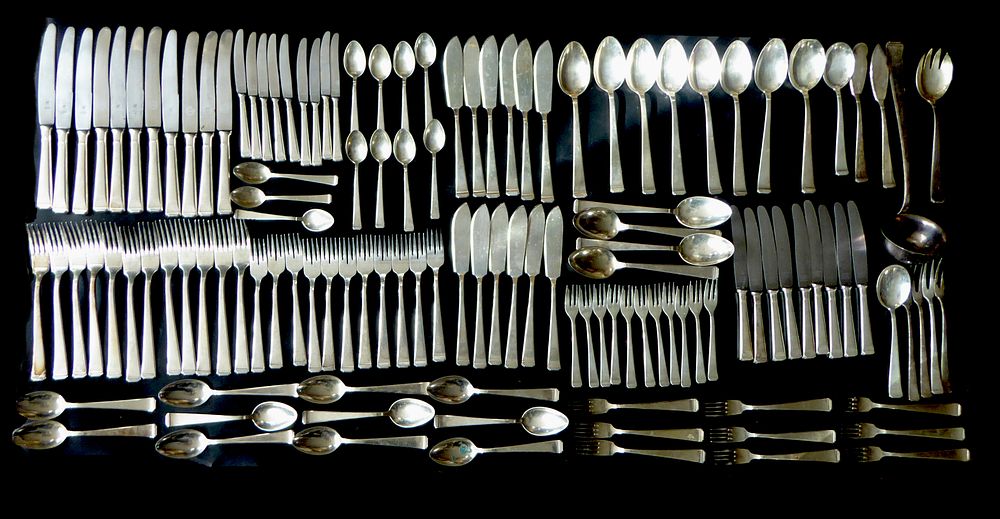 סכו"ם כסף CONSTANT FRIEDR HERDER
SOLINGEN GERMANY חתום לכסף 800 משקל 6.525 ק"ג
134 פריטים במצב 