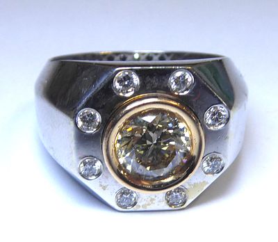 טבעת זהב לבן לגבר 14K קוטר 1.9 ס"מ ניתנת להקטנה והגדלה משקל 11.3 גרם דגם יחודי 1/1 עוצב ויוצר 