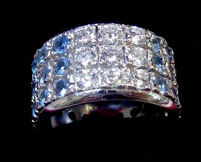 טבעת זהב לבן לגבר 14K קוטר 1.7 ס"מ משקל 10.4 גרם דגם יחודי 1/1 עוצב ויוצר על ידי מעצבים וצורפים 