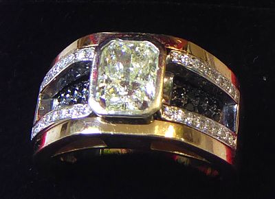 טבעת זהב לבן וצהוב לגבר 14K קוטר 1.9 ס"מ ניתנת להקטנה והגדלה משקל 23.8 גרם דגם יחודי 1/1 שיוצר 