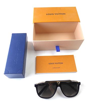 LOUIS VUITTON משקפי שמש יוקרתיות במצב חדש עם הניירת והקופסא המקורית והקופסא החיצונית לוגו מודפס 