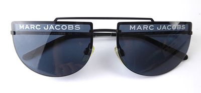 MARK JACOBES משקפי שמש במצב חדש עם הקופסא המקורית