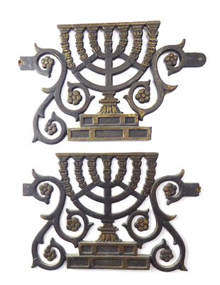 זוג פלאקים מאסיבים מברונזה בדוגמת המנורה מידות 25X16 ס"מ