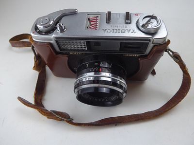 YASHICA MAISTER מצלמת רפלקב וינטג' עם עדשת YASHINON כבדה איכותית ושלמה עם כיסוי עור (פגעי זמן 