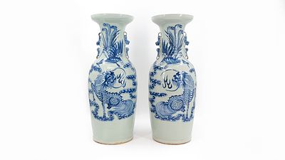 A chinese pair blue and white dragon decorated porcelain vases. A Chinese pair blue and white 