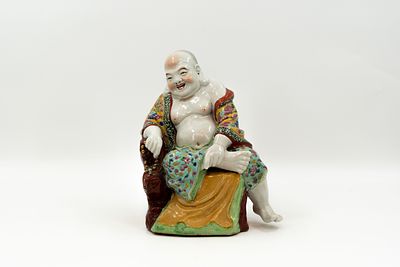 A large Chinese Famille rose decorated porcelain figure of seated buddha. A large Chinese 