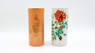 A lot of two Chinese Qianjiang and Famille rose decorated porcelain hat vases. A lot of two 