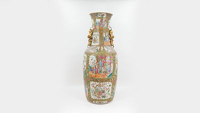 An imposing Chinese canton decorated porcelain vase with palace scenes. Condition: Excellent. 
