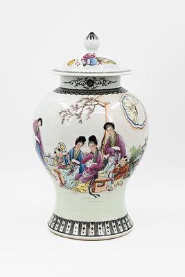 A Chinese Republic Famille Rose decorated covered porcelain vase. Finely hand-painted with a 
