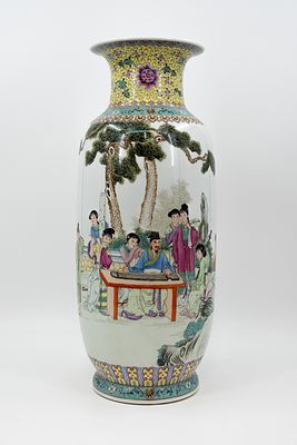 A large Chinese Famille Rose Republic finely decorated porcelain vase. A large Chinese Famille 