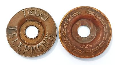 שני אסימונים טלפון ישראל ישנים - אסימון אחד רגיל + אסימון שהוטבע על גבי מטבע 10 פרוטה משנת תש"ט 