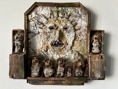 Андрей Гализини. День Солнца. Дерево, гипс, глина. 30х30см.