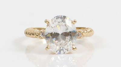 14K GOLD & CRYSTAL RING. Yellow gold with 4 carat +/- oval clear crystal stone, [2.7 dwt total] 