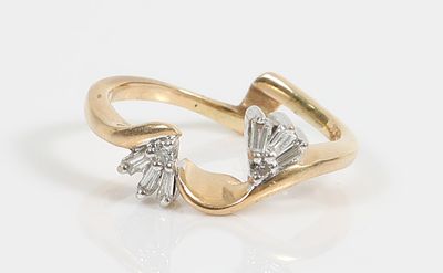 14K GOLD & DIAMOND RING JACKET. Yellow gold set with (2) .02 carat +/- round diamonds and (6) 