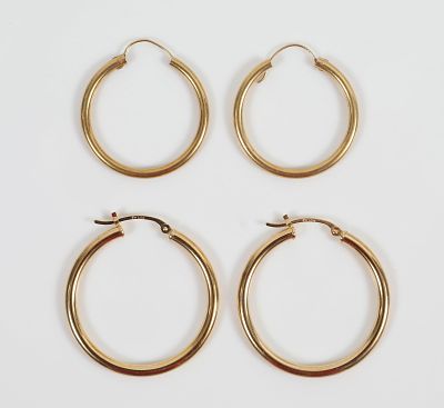 (2) PAIR 14K GOLD HOOP EARRINGS. Yellow gold, pierced, 1- 1", .61 dwt 1-1 1/8", .94 dwt; [1.54 