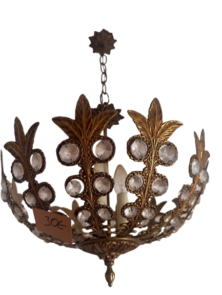 Vintage ceiling lamp. Elegant vintage-style pendant ceiling light with a classic design, ideal 