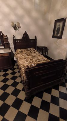 Late 19th century - Pareja de camas alfonsinas. All these items must be collected from the house 
