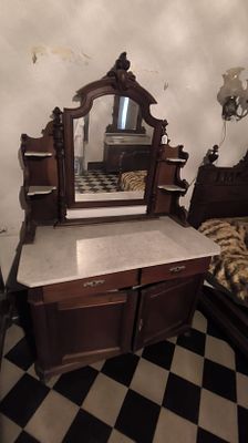 19th century - Dressing table. All these items must be collected from the house in person; we do 