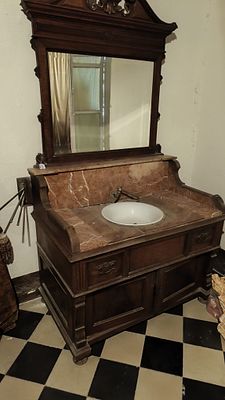 19th century - Washbasin unit. All these items must be collected from the house in person; we do 