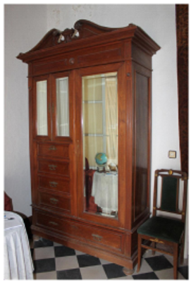 19th-20th century - Wardrobe. All these items must be collected from the house in person; we do 