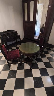 19th-20th century - Transitional-style side table. All these items must be collected from the 