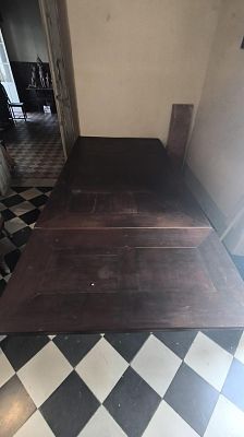 Early 20th century - Dining table. All these items must be collected from the house in person; we 