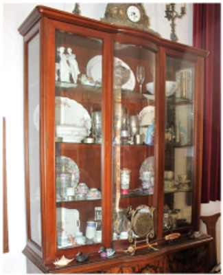 1950s / 1960s - Showcase. All these items must be collected from the house in person; we do not 